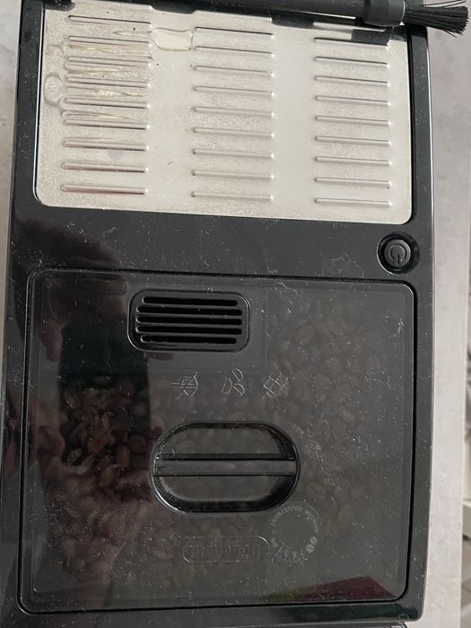 Кавомашина з капучінатором Delonghi