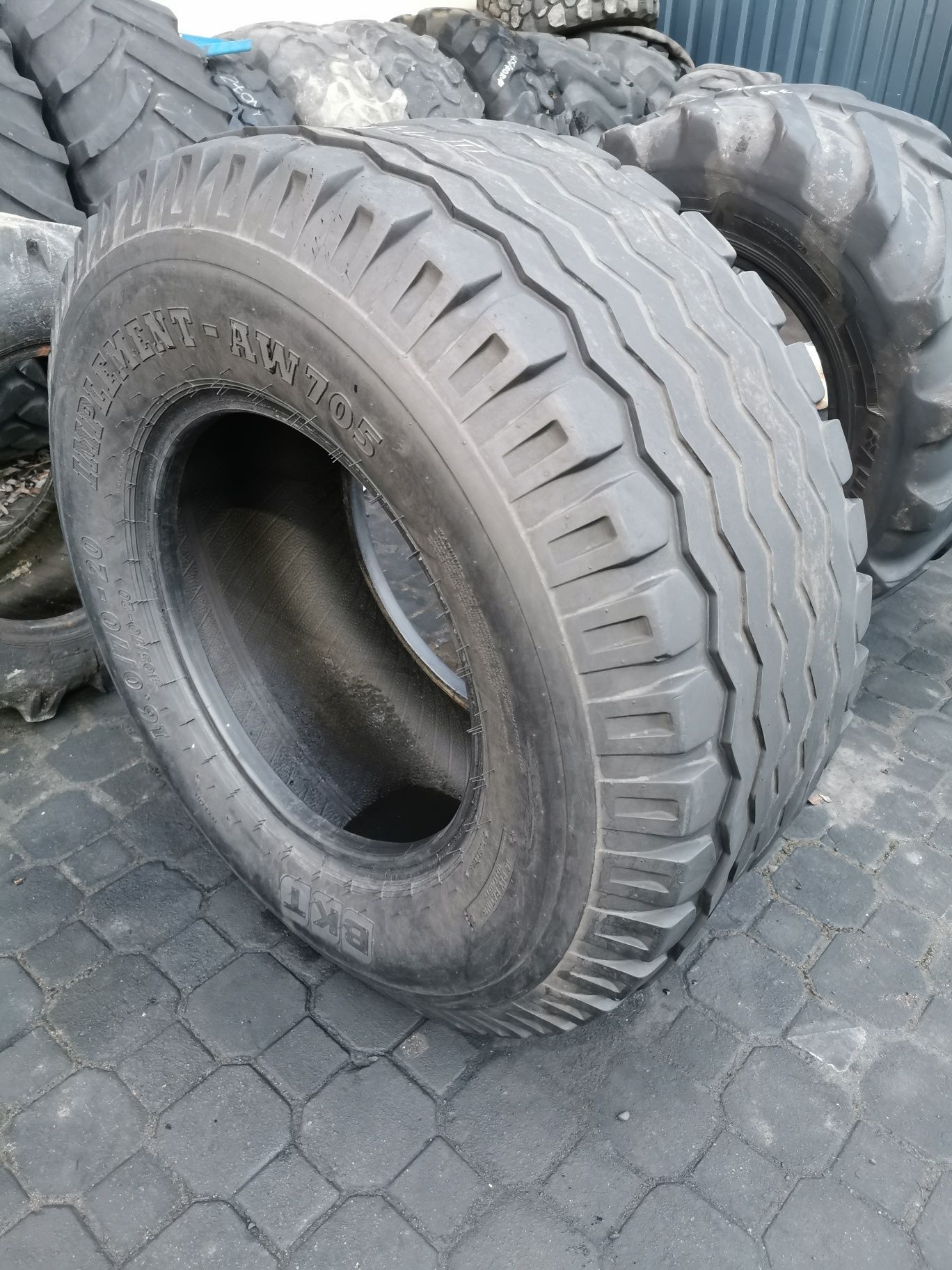 Opona 16.0/70-20  ( 405/70-20 ) 16P.R  BKT Implement - AW705 #