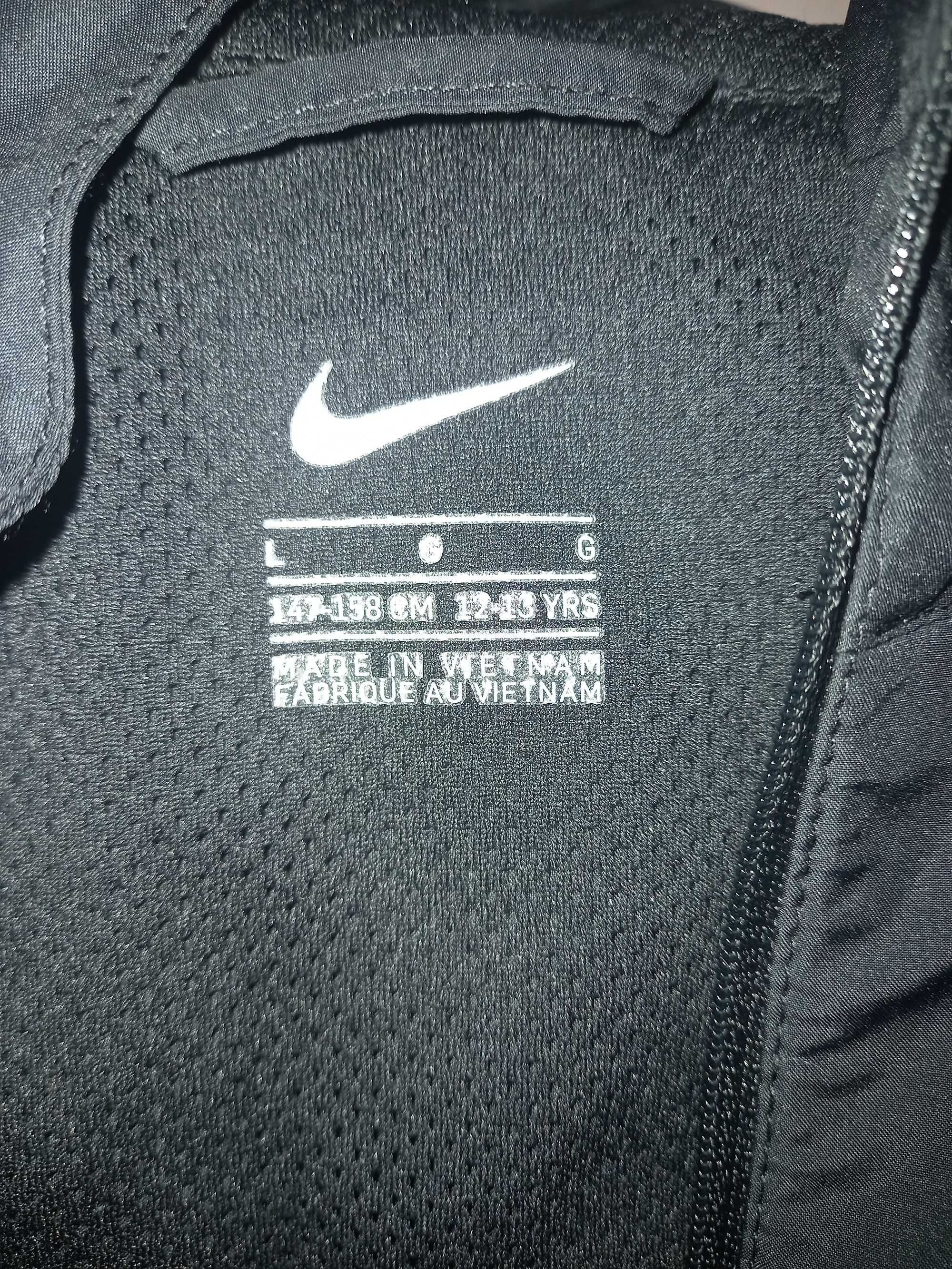 Kurtka wiosenna chłopięca Nike 147-158cm czarna