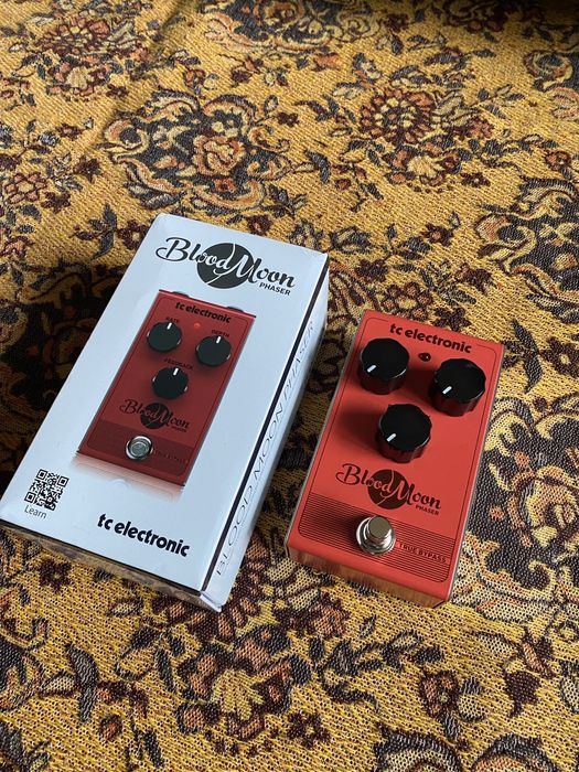 Jak nowy efekt gitarowy TC Electronic BloodMoon Phaser
