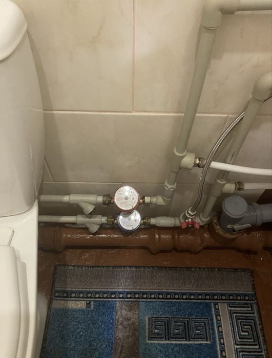 Продам гостинку с балконом 28м2 в индустриальном р-не