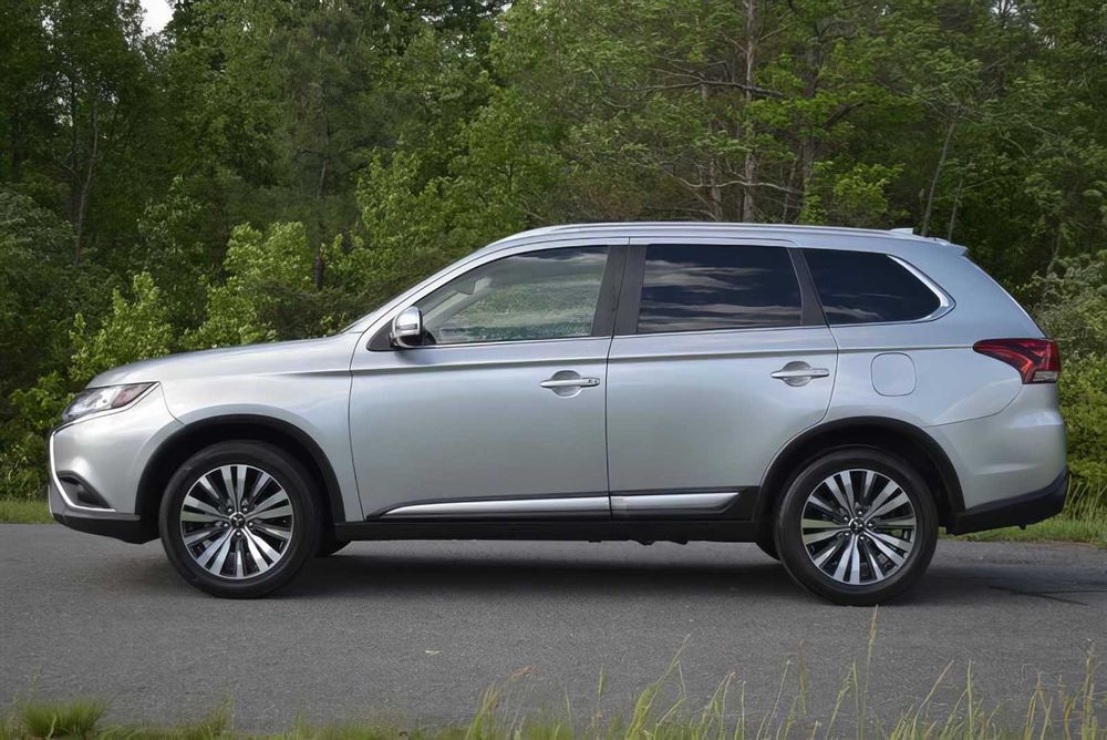 Mitsubishi Outlander      2020