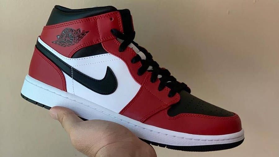 Air Jordan 1 Mid Chicago Black Toe