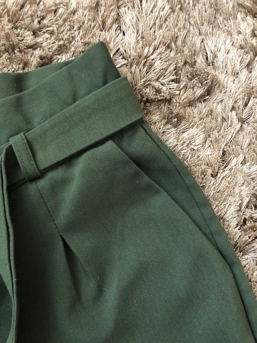 Брюки зеленого кольору