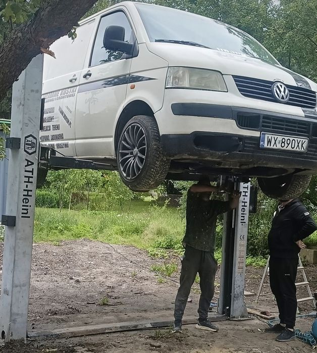 Duży Garaż na wynajem ,parking,  podnośnik i kanał