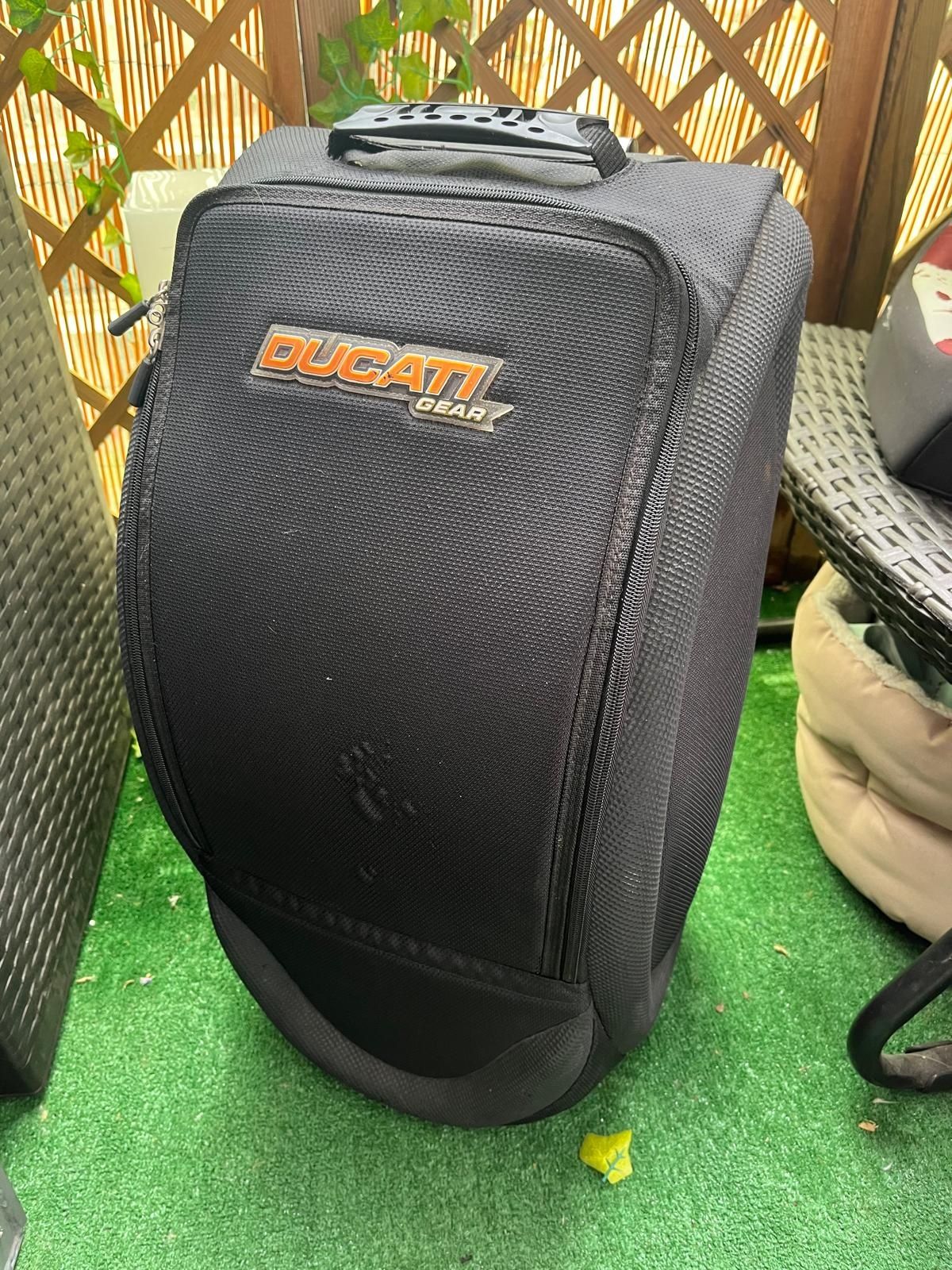 DUCATI - sztywna walizka 60cm x 30-35