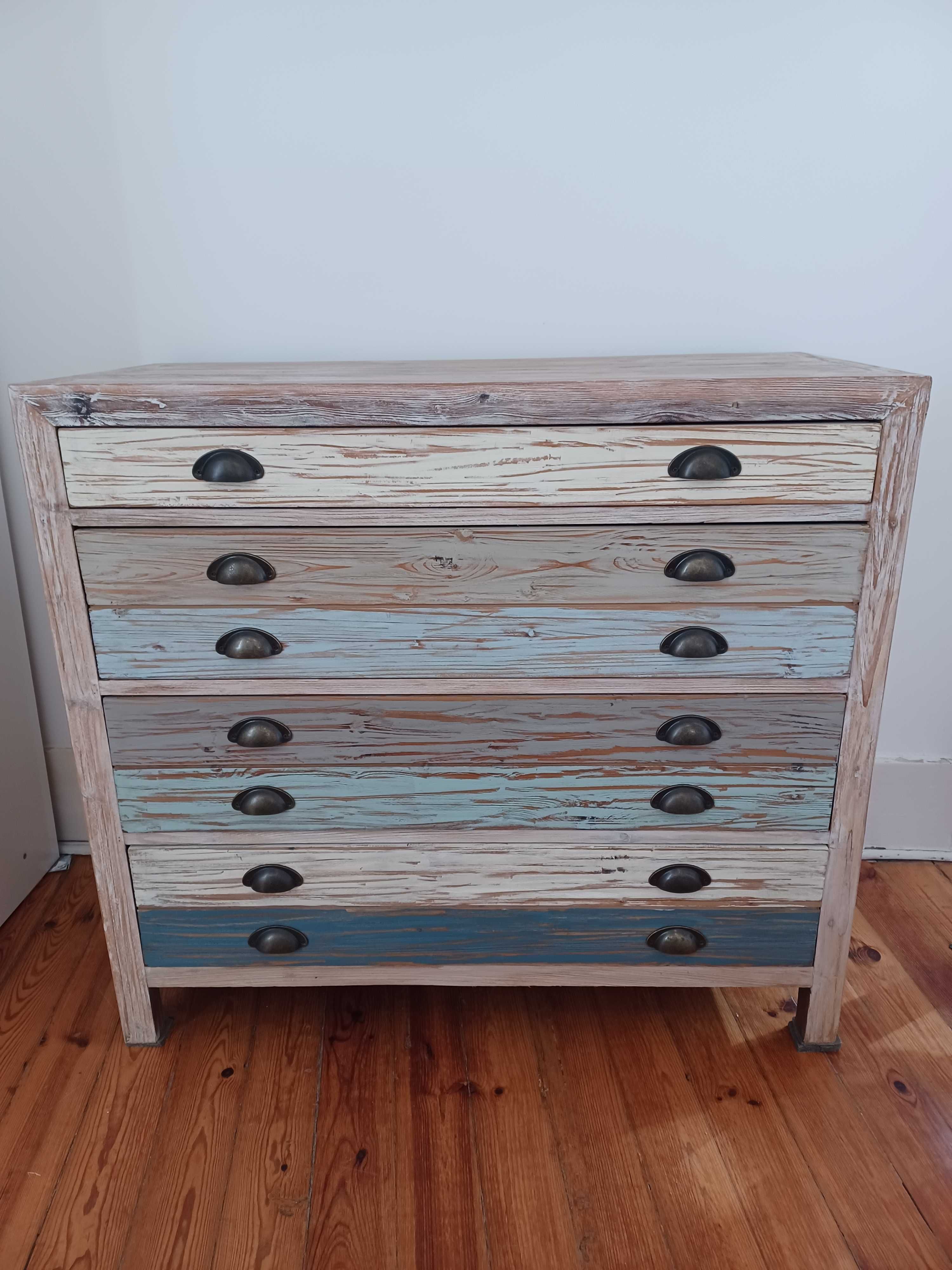 Mesa de cabeceira