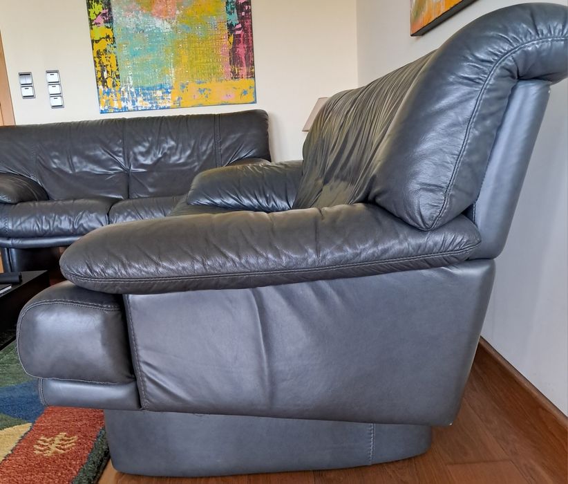 Sofás em pele Divani e Divani + Pouf.