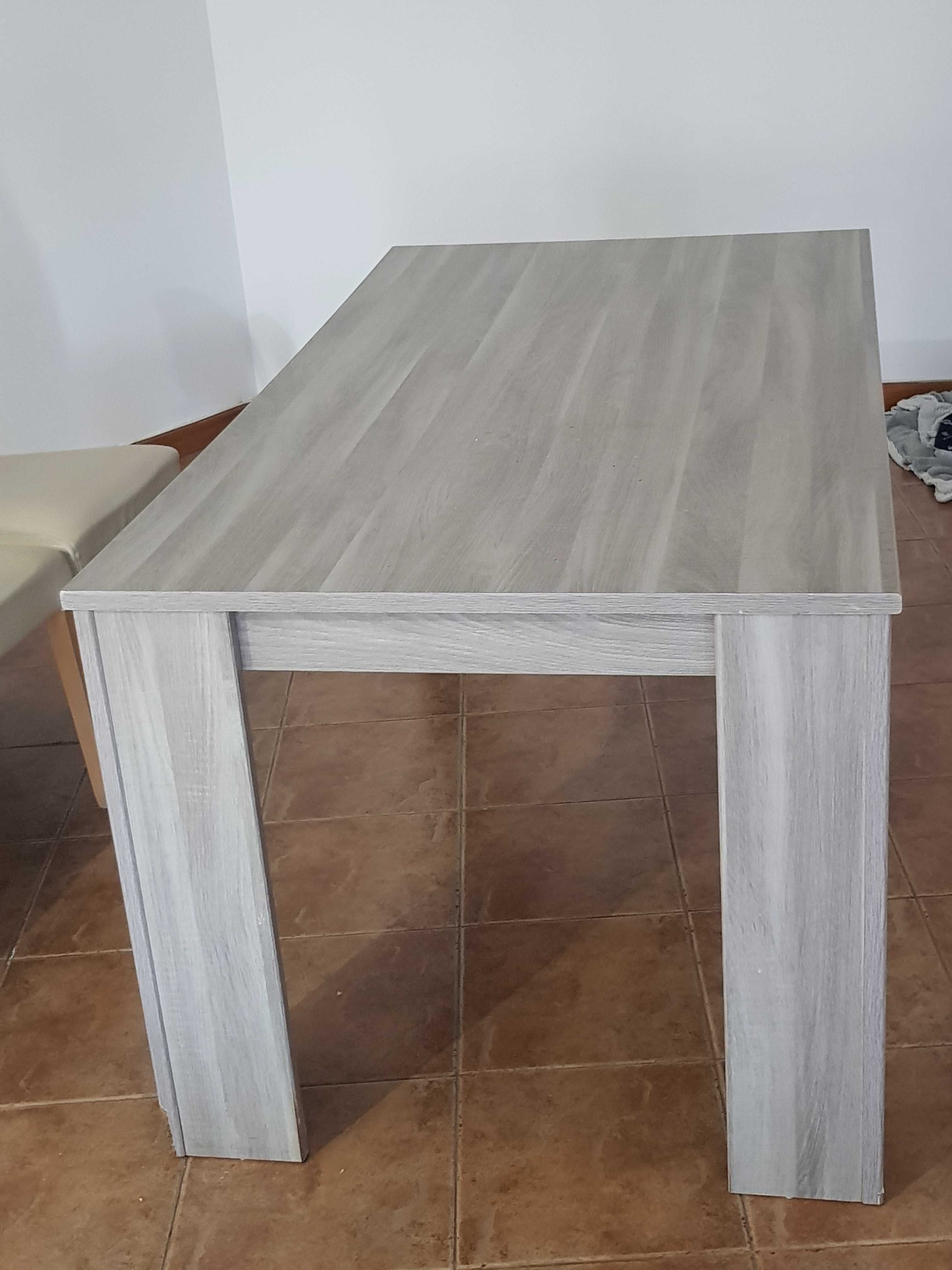 Mesa usada para desocupar