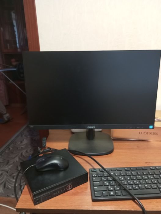 Продам монитор Philips 243V7Q