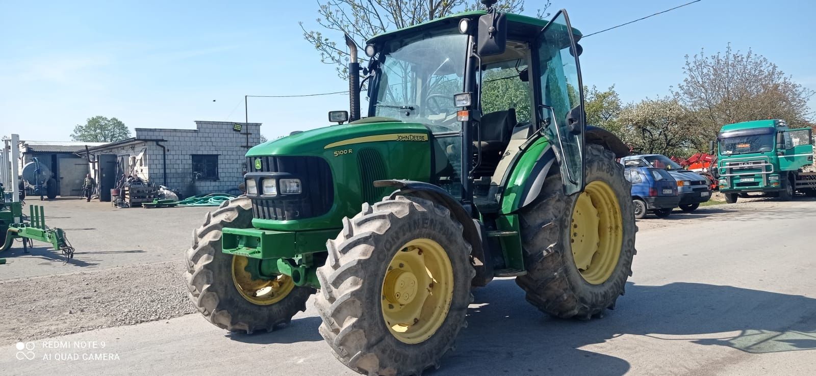 Ciągnik rolniczy John Deere 5100R