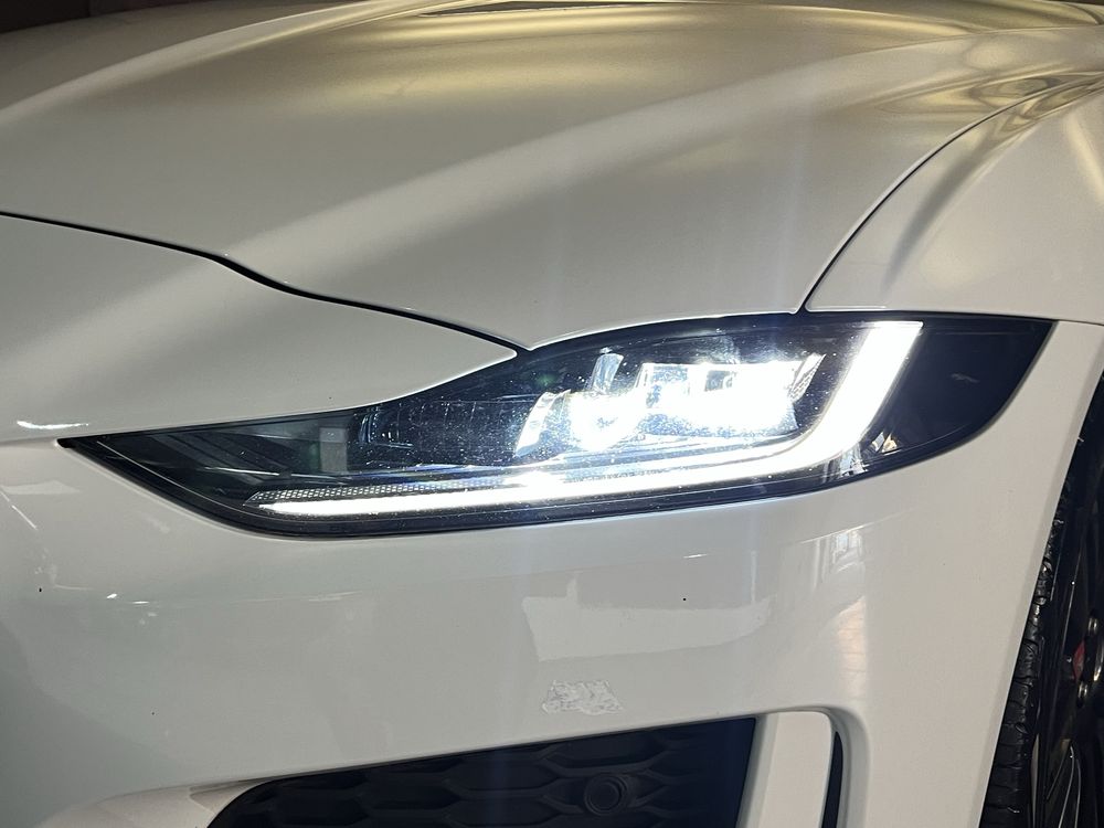 Jaguar XE 2.0 D R-Dynamic S