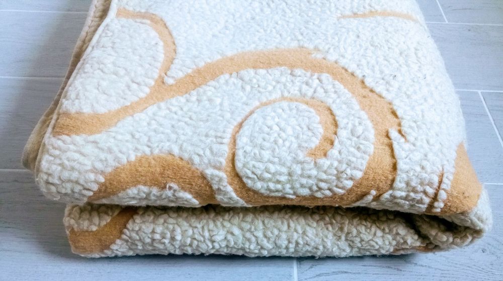 Kołdra 100% wełna owcza+gratis dwie poduszki wełniane oraz rogal wełni