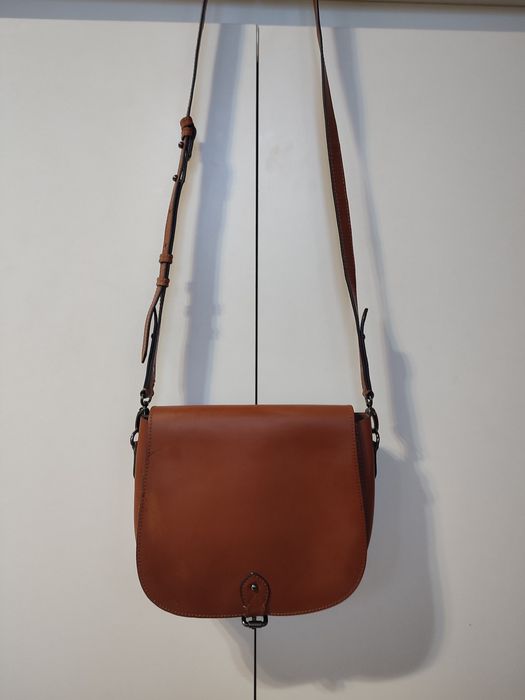 Сумка из натуральной кожи Clarks на плече