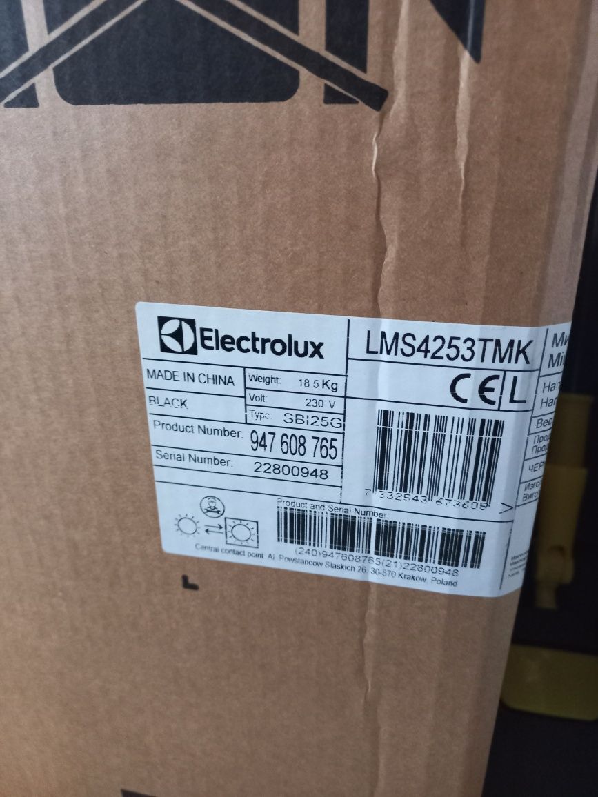 Kuchenka mikrofalowa do zabudowy  Electrolux EMS4253TMK Grill