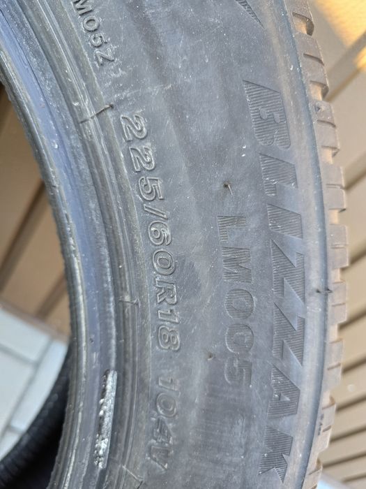 Komplet opon zimowych Bridgestone używanych rok prod. 2021,rozm.225/60