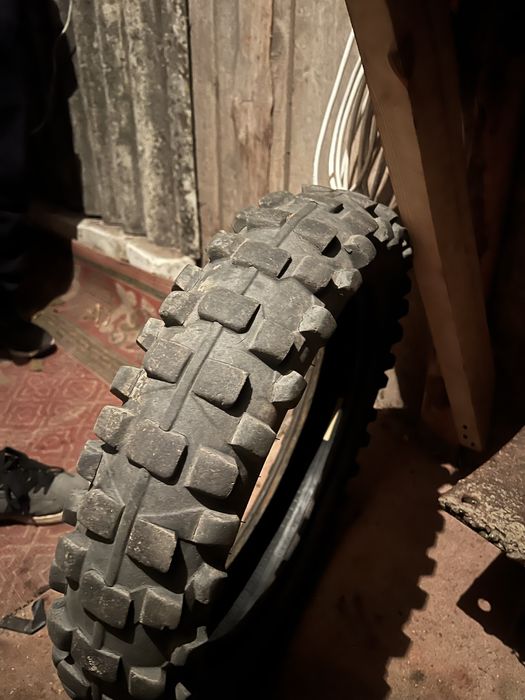 Задня резина 120/90-16