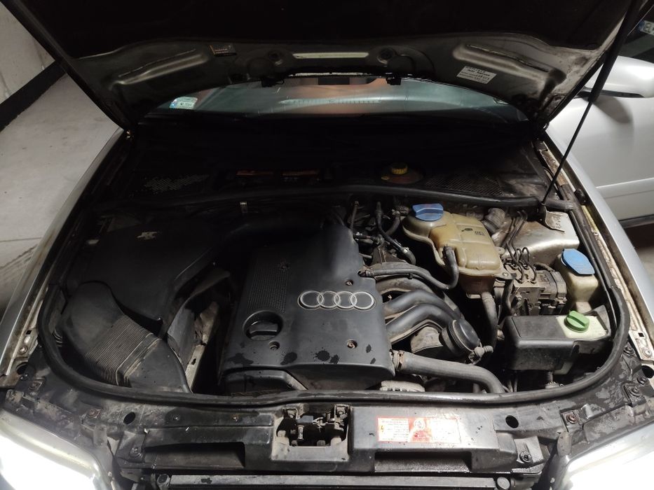 Audi A4 1.6 benzyna 2000r