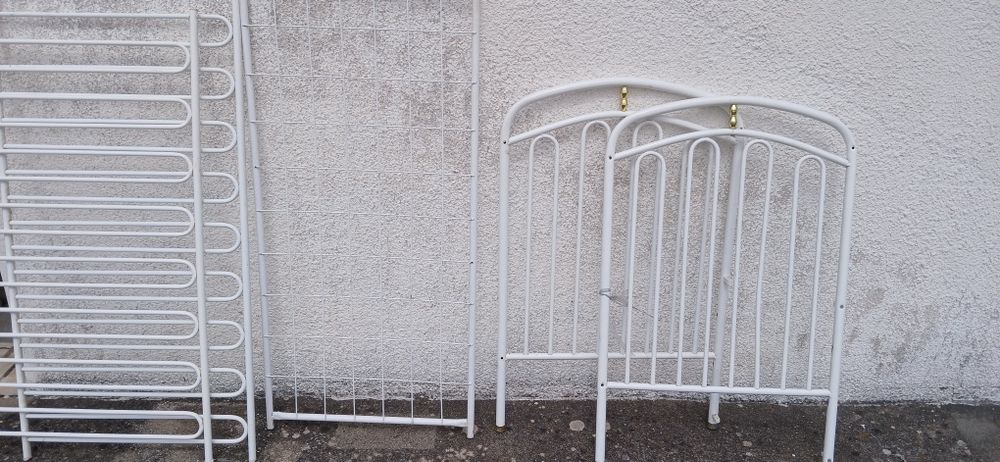 Cama de bebé com colchão
