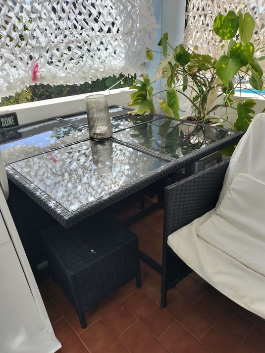 Mesa jardim com cadeiras
