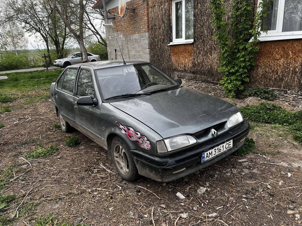 Продам машину renault 1993