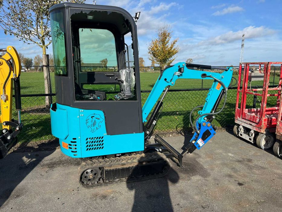 Minikoparka Bobdog  pełna kabina + młot w komplecie !