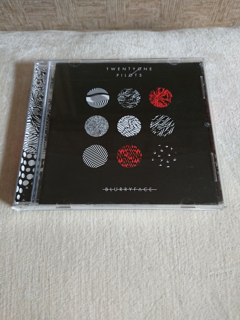Twenty One Pilots колекція дисків. Blurryface, Trench, Scaled and Icy