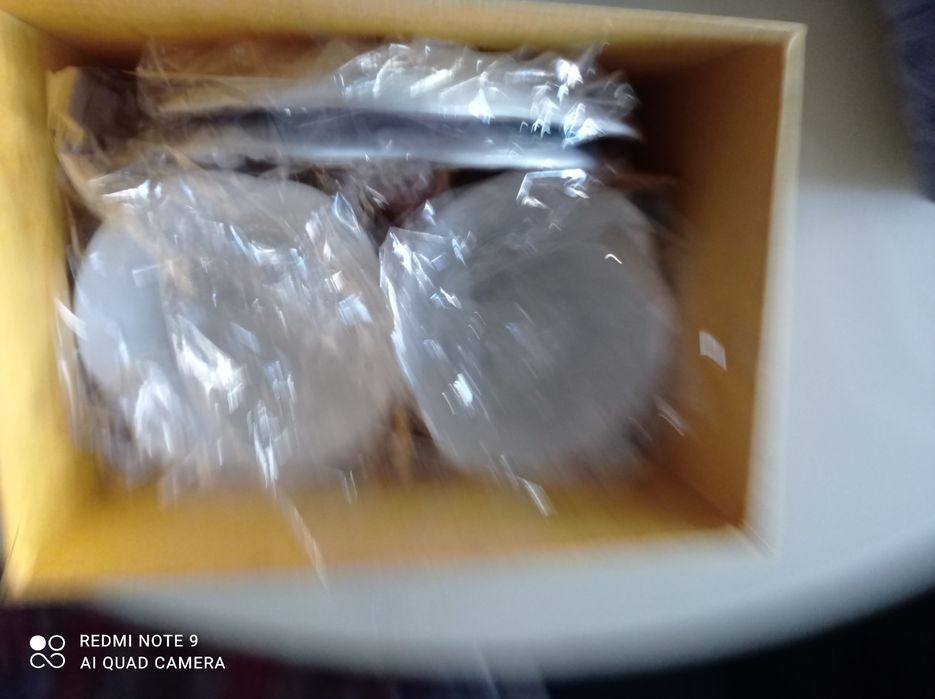 Efektowne filiżanki z talerzykami włoskiej firmy.