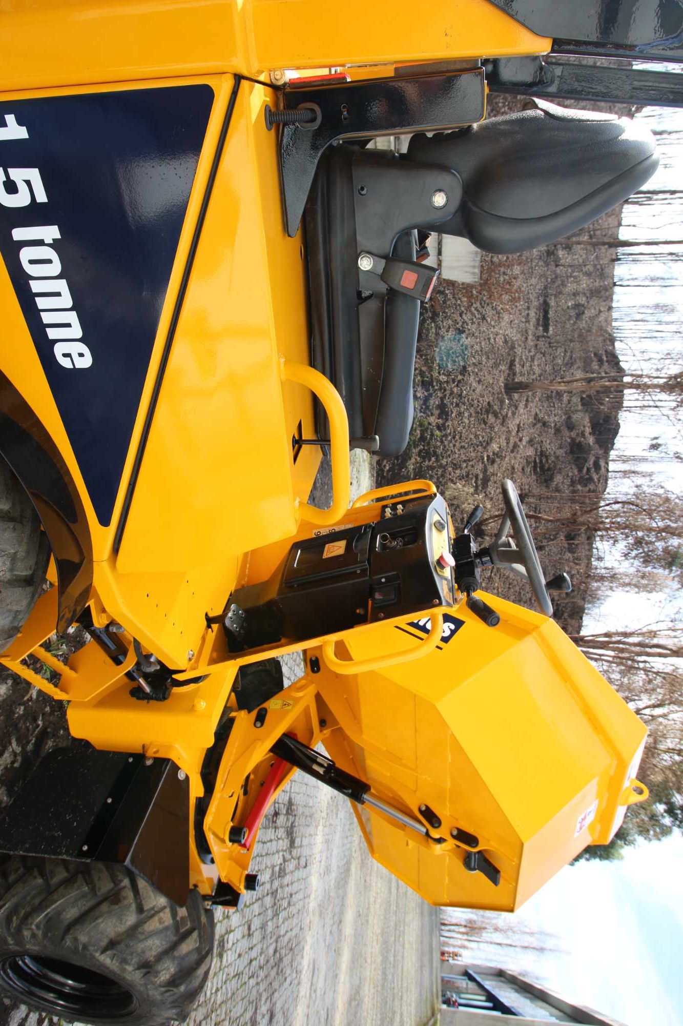 Dumper  todo terreno Thwaites 1.5 Toneladas  (como novo)