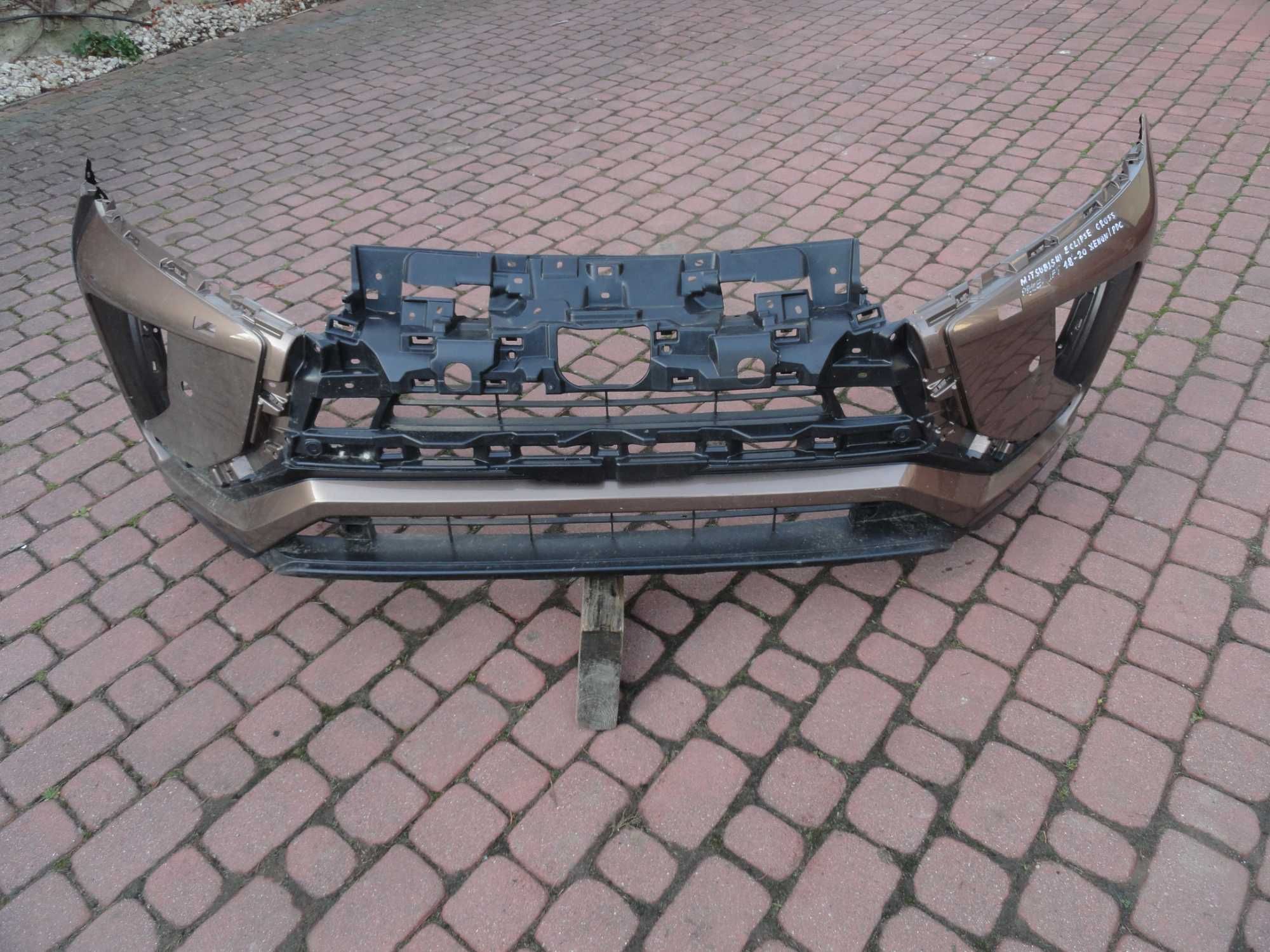 Mitsubishi Eclipse Cross Zderzak przód Xenon PDC 18-20