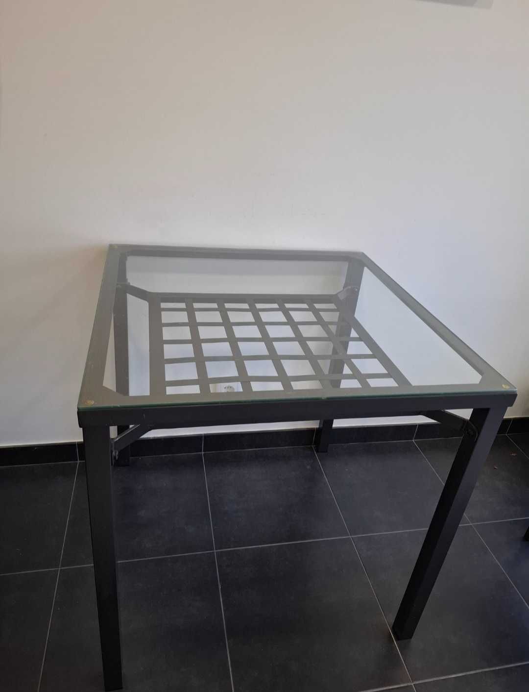 Mesa de Jantar com 2 Cadeiras – Estrutura Metálica e Tampo de Vidro