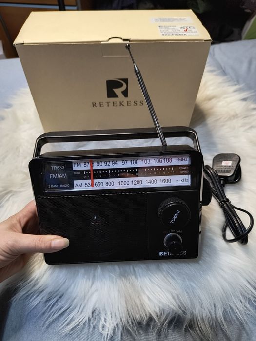 Radio FM/AM RETEKESS TR633 – klasyczny odbiornik z zasilaniem sieciowy