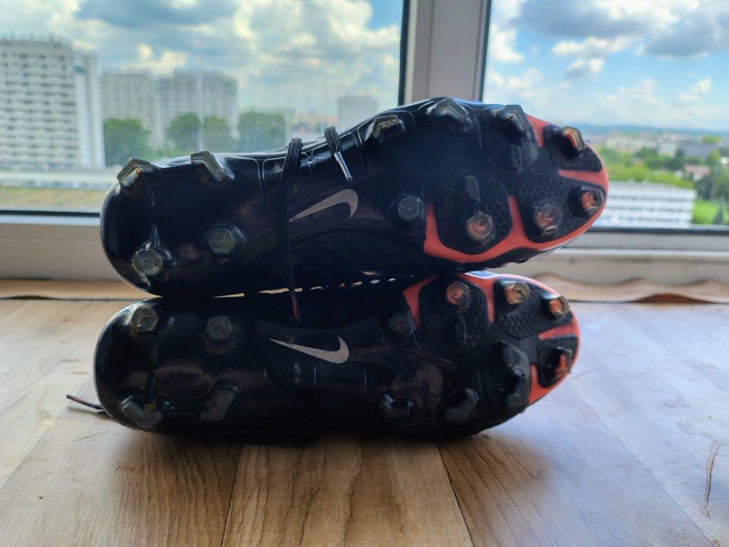 Profesjonalne korki Nike Hypervenom 38,5