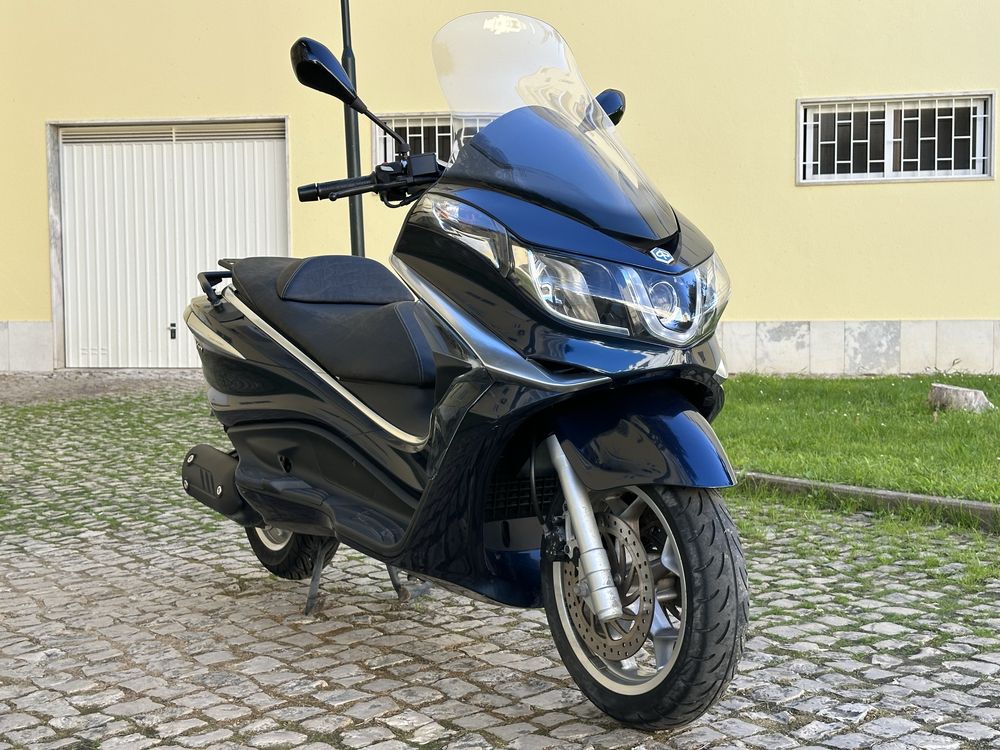 Maxiscooter Piaggio X10  125cc excelente estado