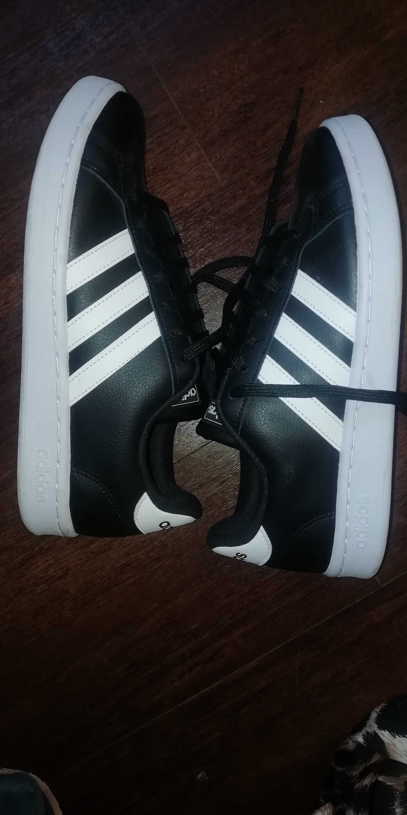 Ténis adidas número 42