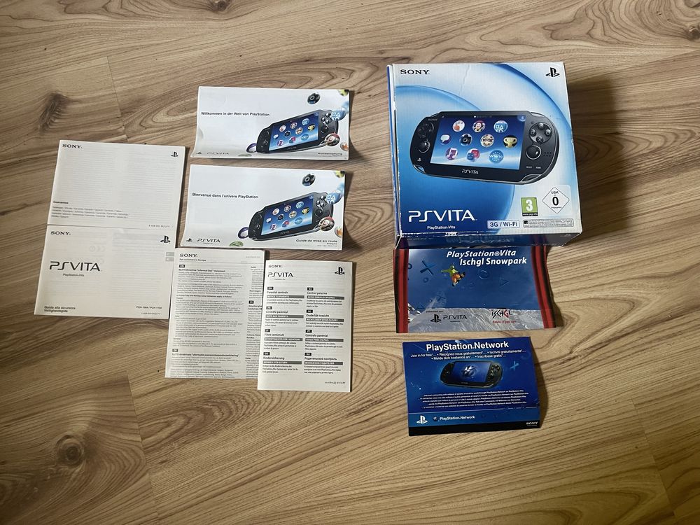 PS Vita z pudełkiem i grą