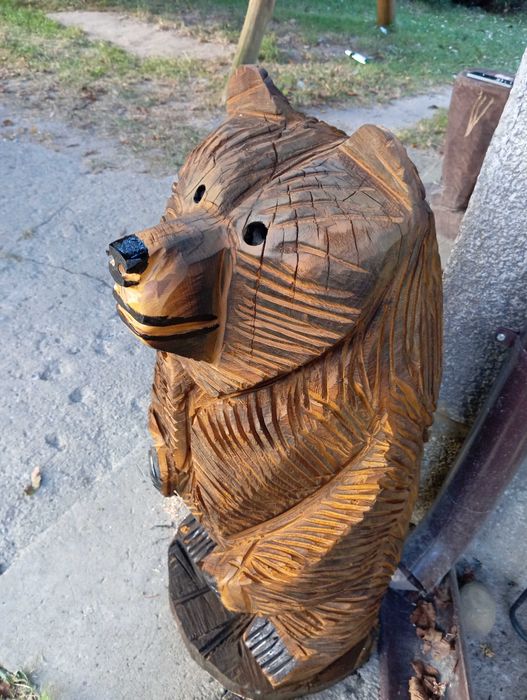 Rzeźba ogrodowa drewniana niedźwiedź