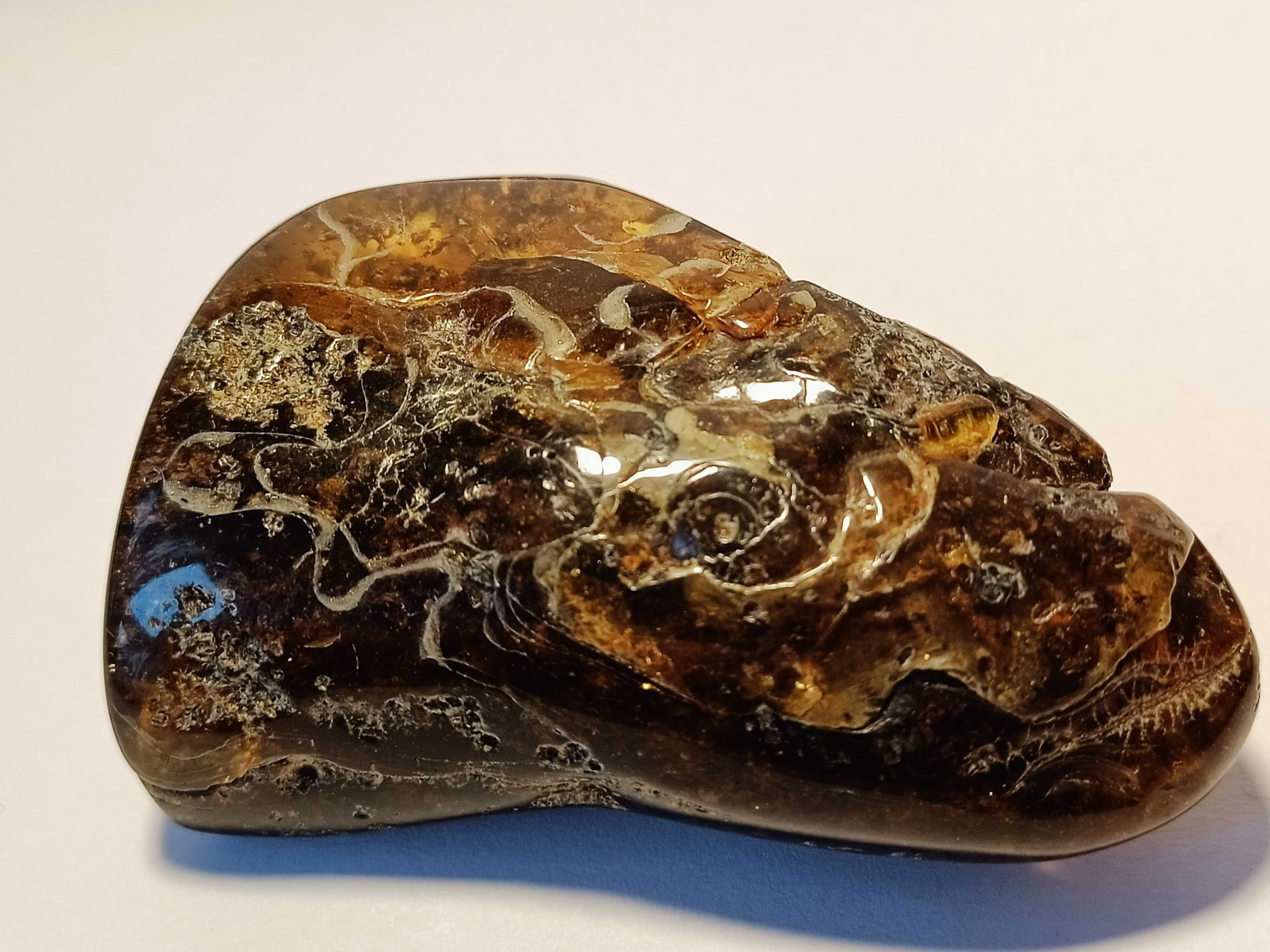 Bursztyn bałtycki naturalny oszlifowany bryłka waga 42,68 gram