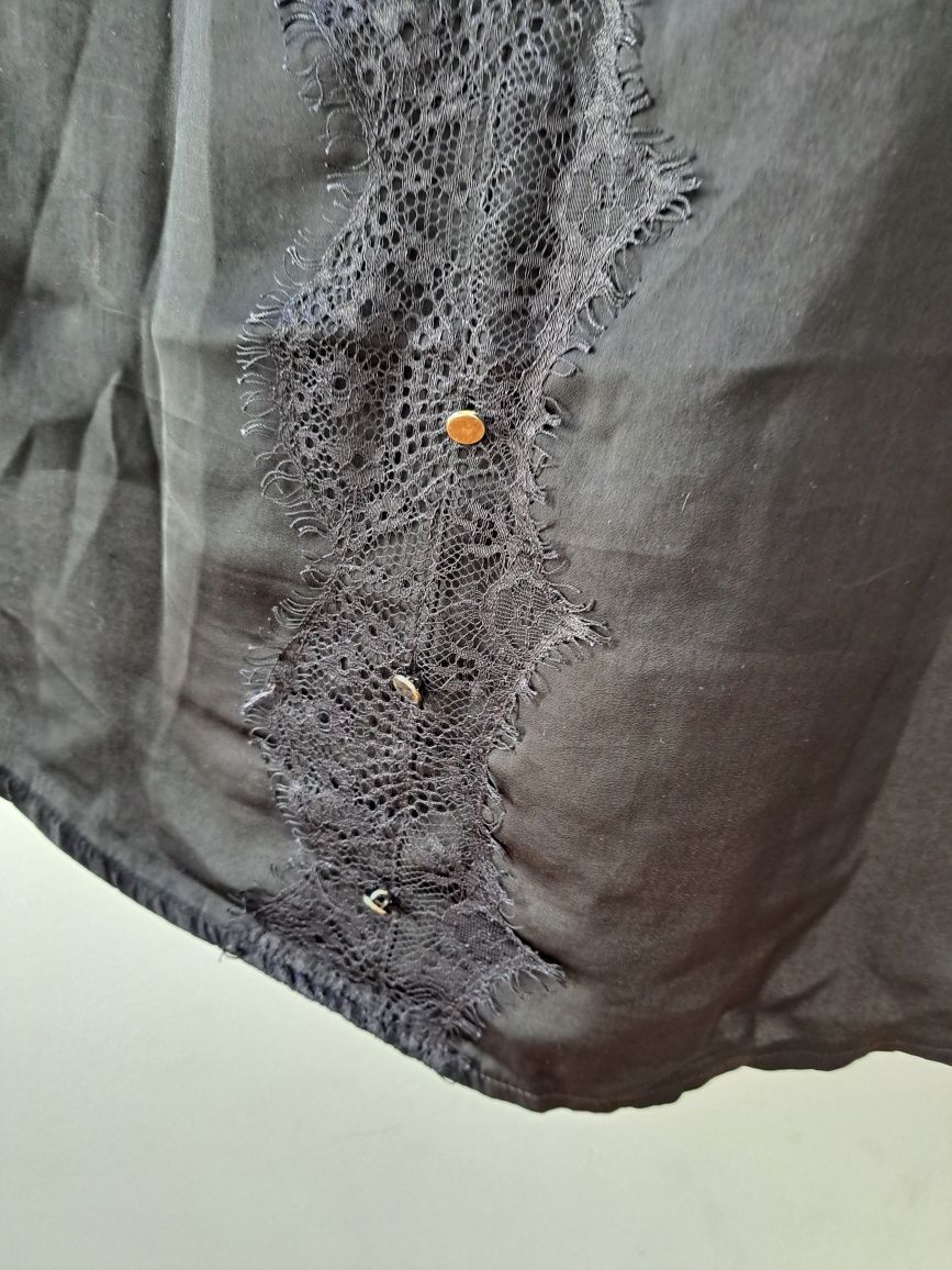 Camisola de cavas preta com renda