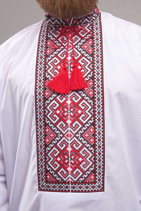 Чоловіча вишиванка  з червоною вишивкою