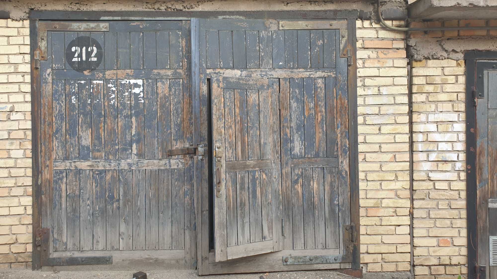 Продам гараж, цегляний, з документами, пр. Лобановського