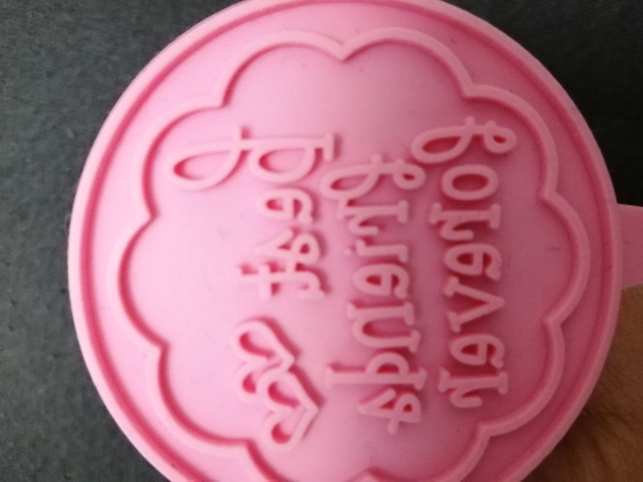 Штемпель с надписью Best friends forever.