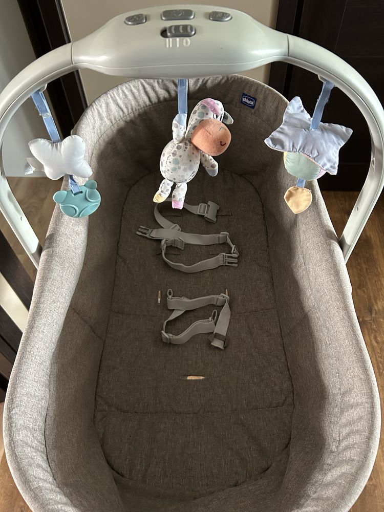 Chicco baby hug 4w1 wraz z materacem