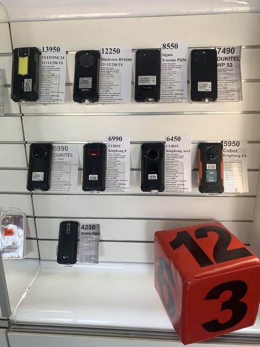 Продається лот подставок для телефонів із оргстекла,