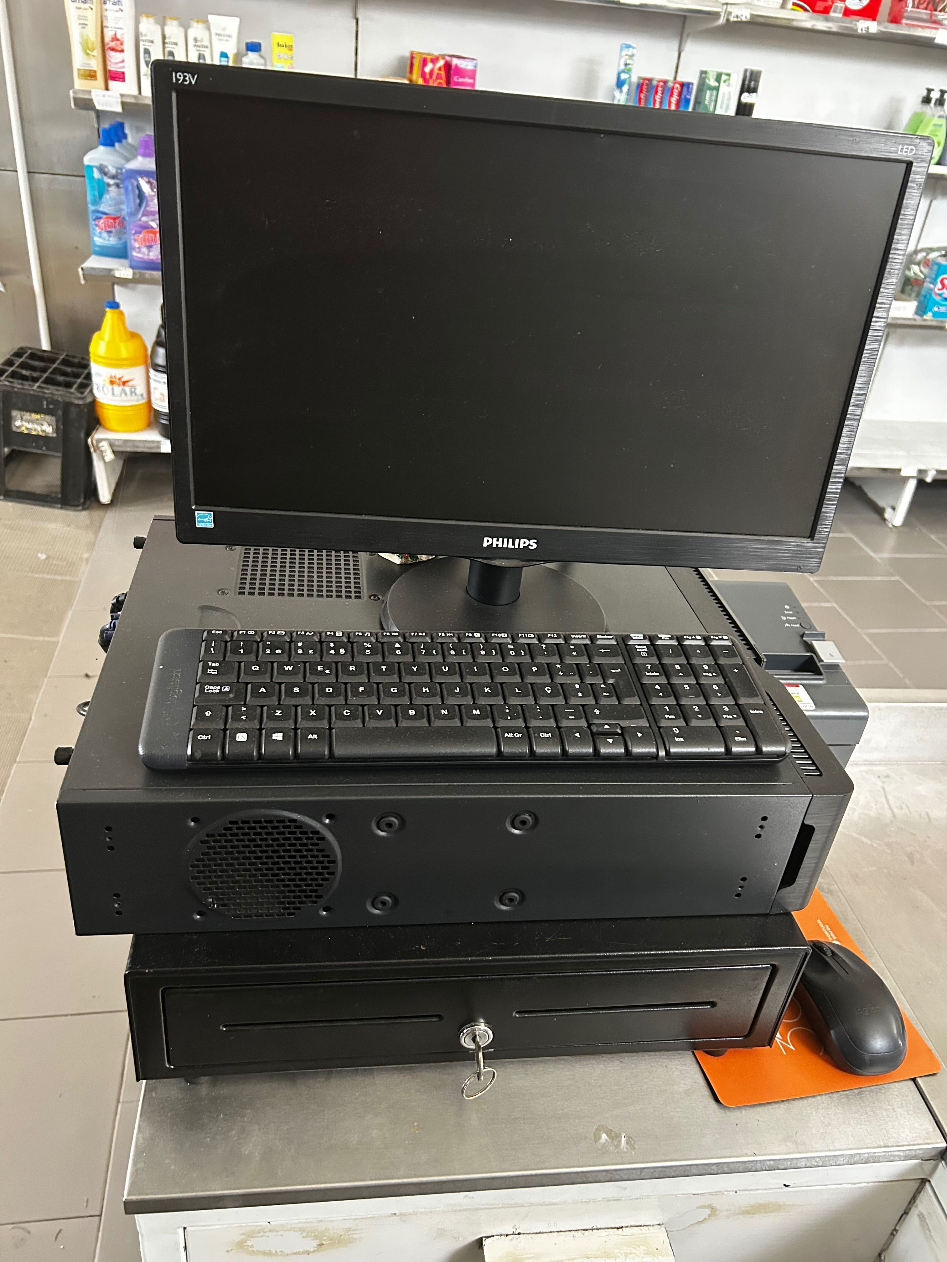 Caixa registradora com computador