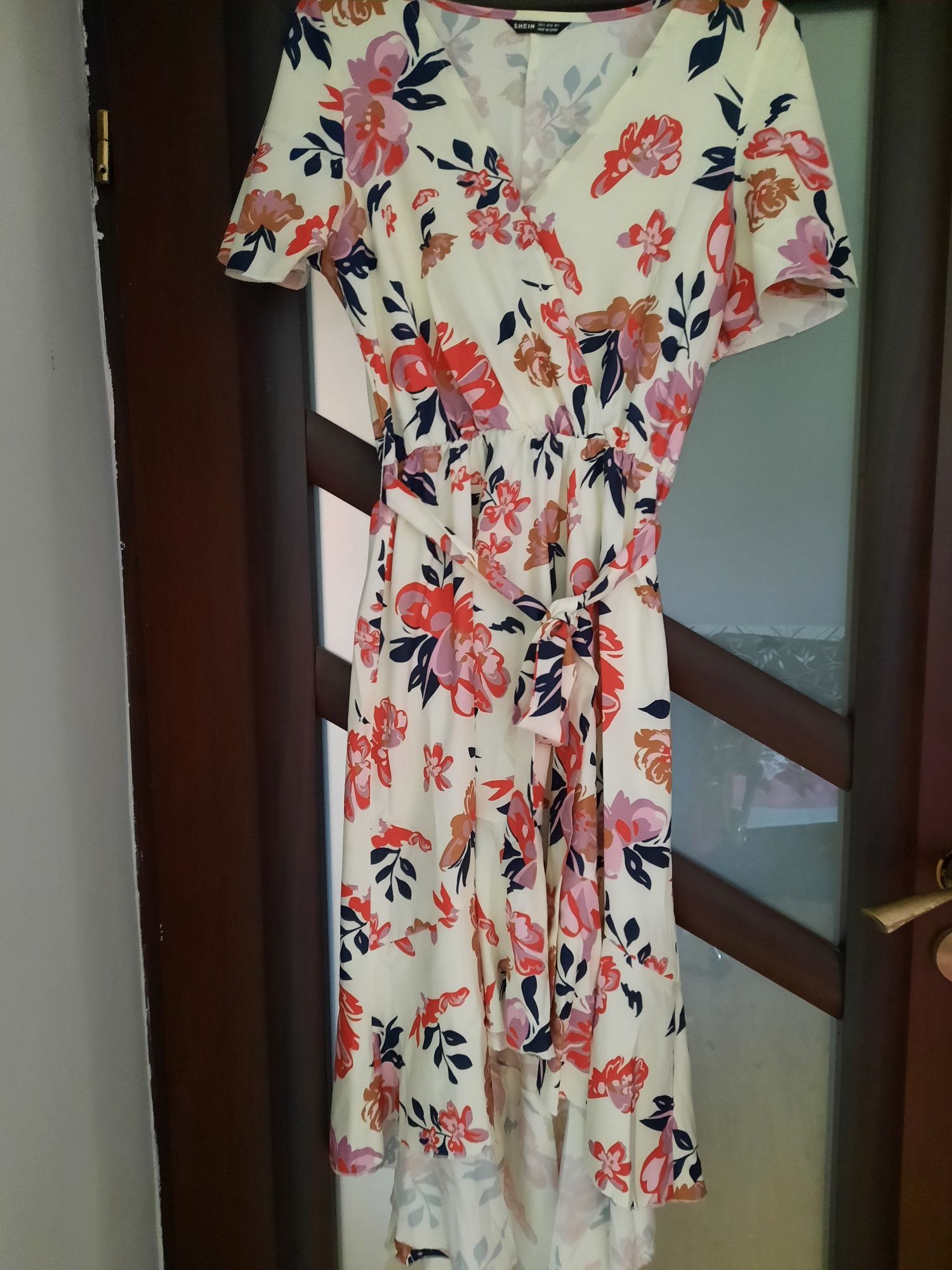 Sukienka w kwiaty r. 36