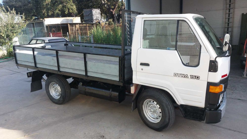 Toyota Dyna 150 em bom estado