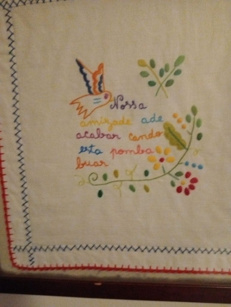 Vendo lenço dos namorados bordado á mão já com moldura