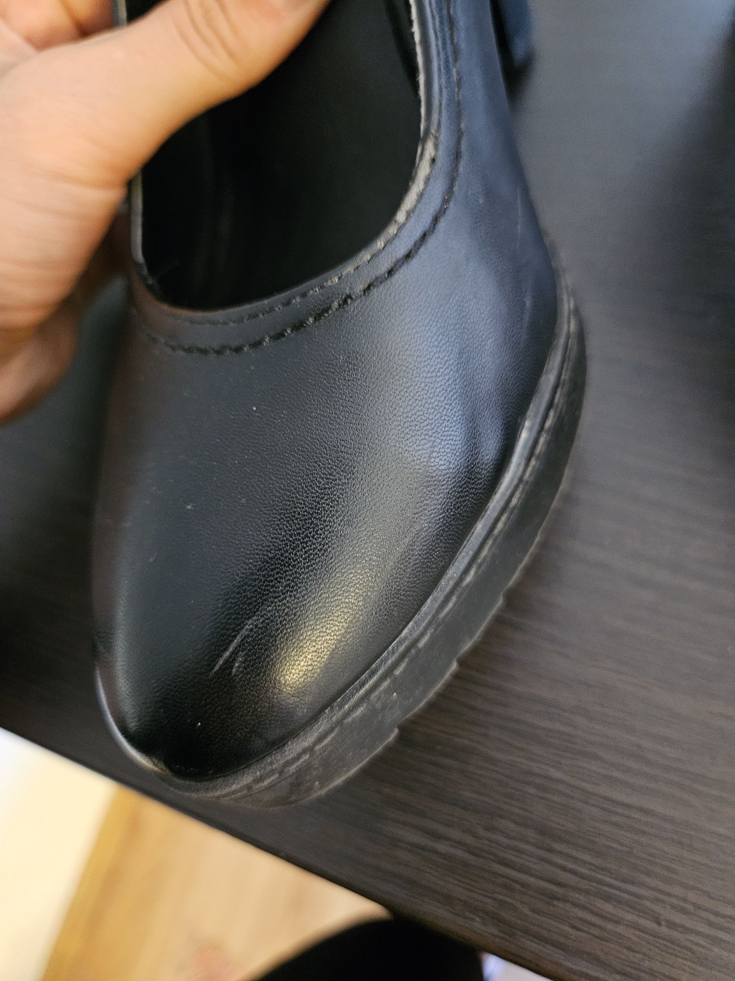 Buty na wysokim obcasie na grubej gumowej podeszwie