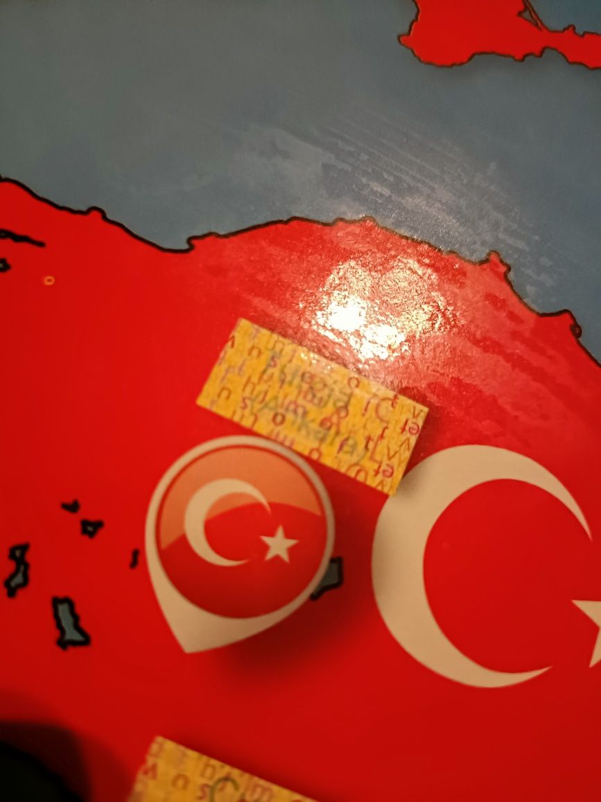 Palcem po mapie - gra pamięciowa, nauka flag i stolic